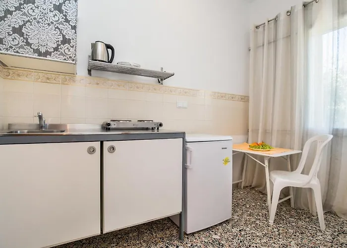 Haus Irene فندق بوتوس